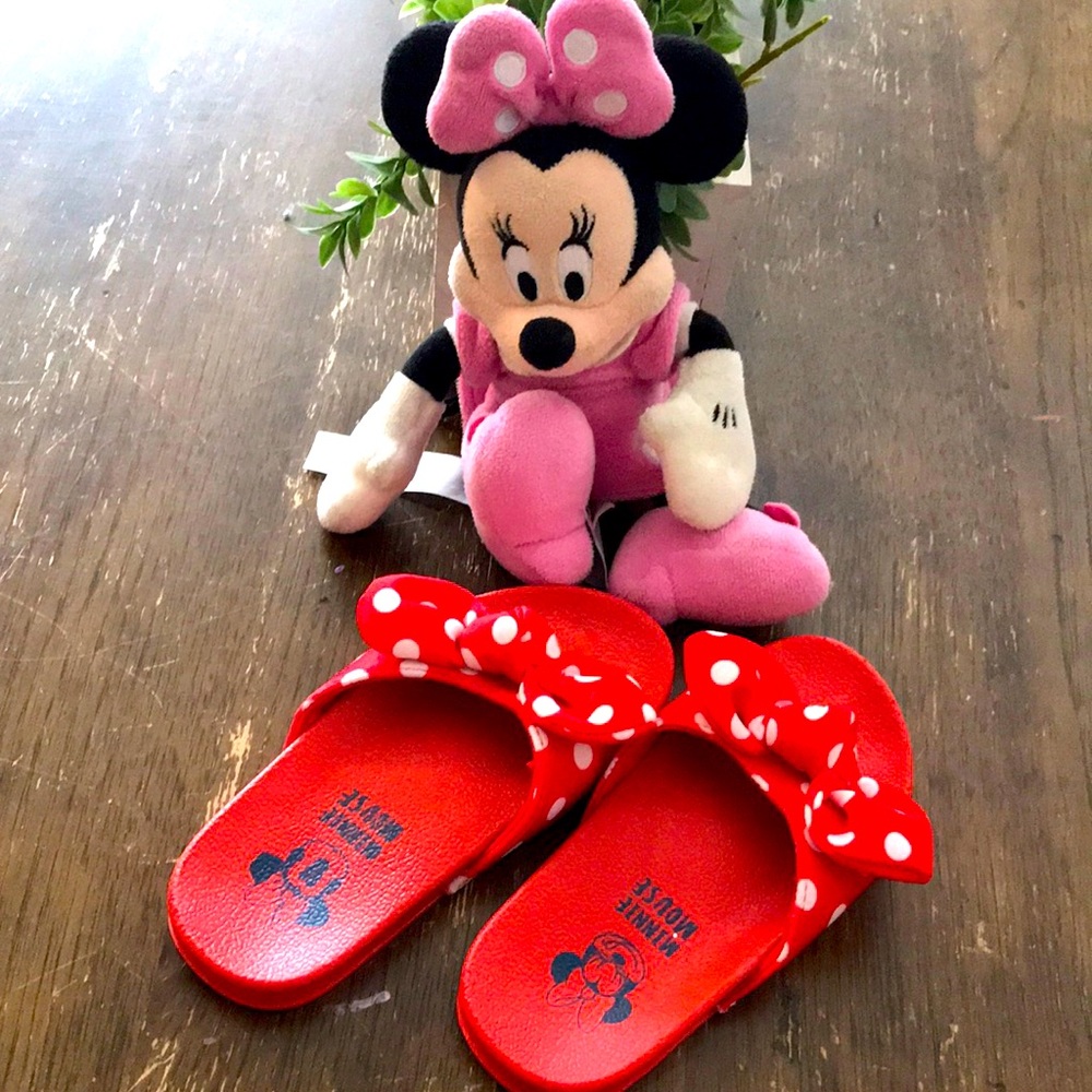 Red Minnie slip ons Size 9/10 Brand new